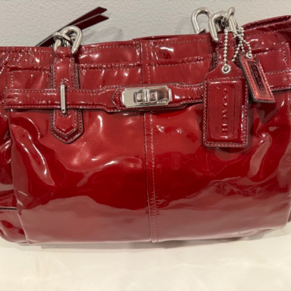 Vintage Coach patent blood red leather shoulder bag - Picture 10 of 10